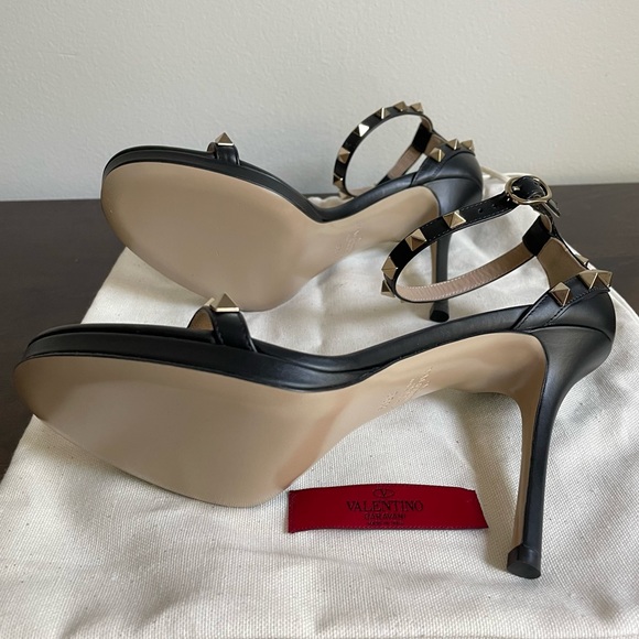 π¨ HOST PICK π Authentic Valentino Garavani Rockstud High Heel Sandals - Picture 6 of 14